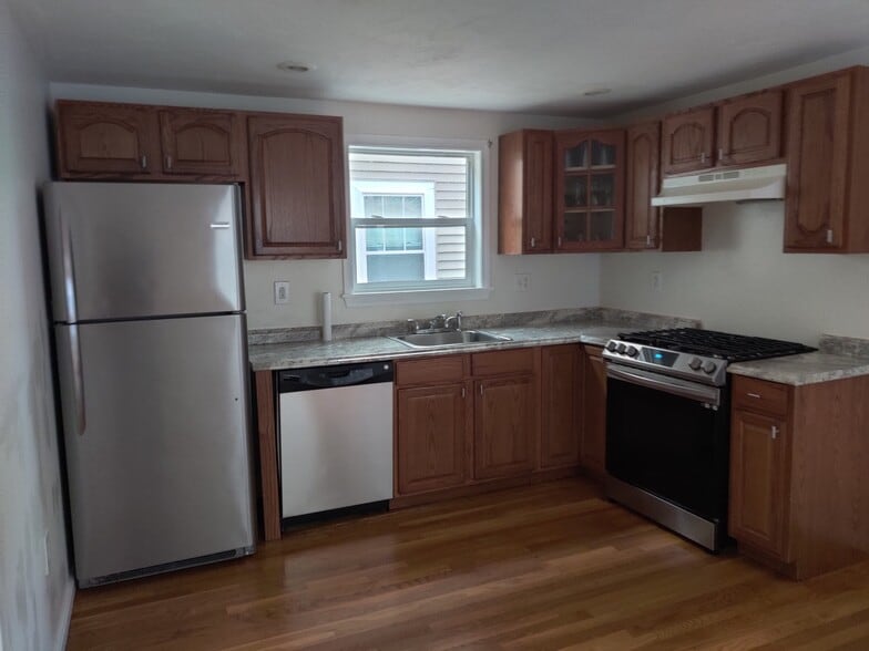 Kitchen - 235-2 Columbia Rd