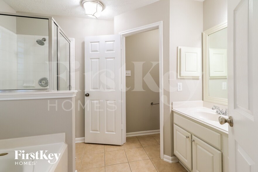 Building Photo - 27 S Misty Canyon Pl