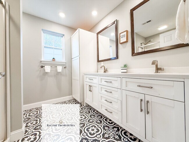 Building Photo - Beautiful One Bedroom Apartment Available ...