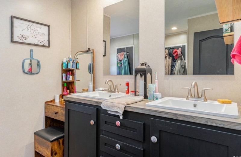 Building Photo - 3824 Wayside Rd