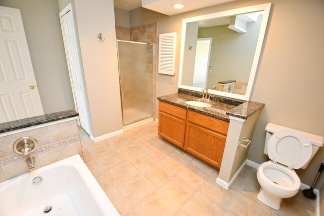 Building Photo - Large executive home in Granger IN