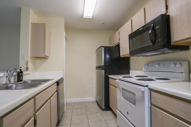 Building Photo - 5451 Vineland Rd