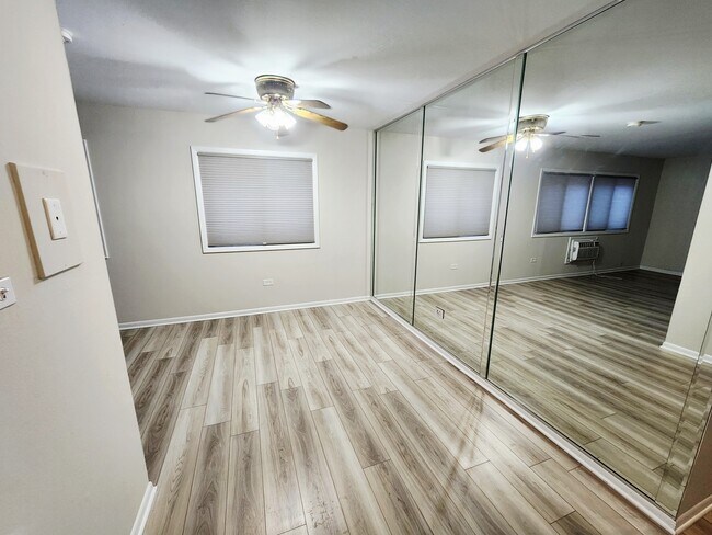 Building Photo - 424 Elgin Ave