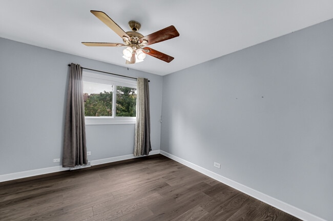 Building Photo - 12 W Beech Dr