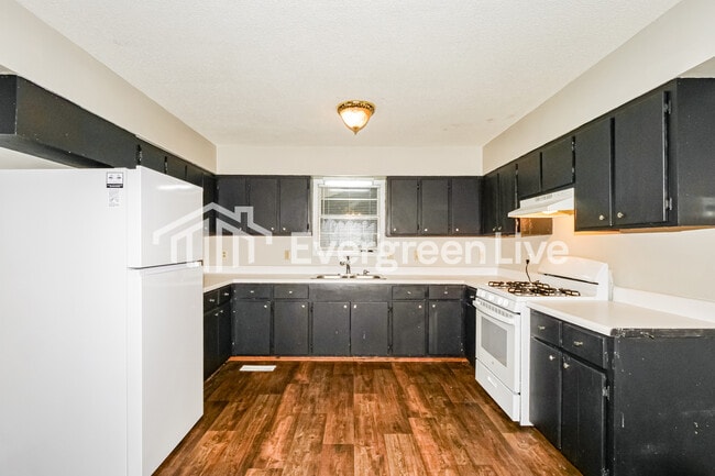 Building Photo - 1107 Highland St