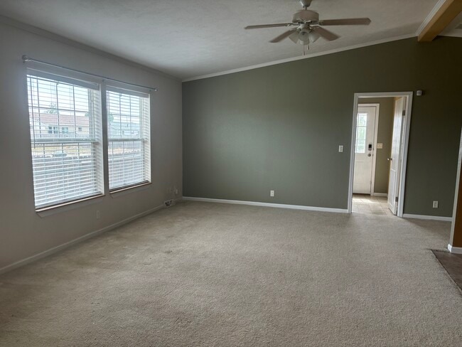 Building Photo - 1900 Plumcreek Ct