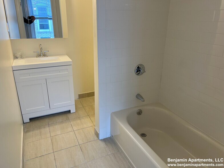 Building Photo - 13 Barrows St