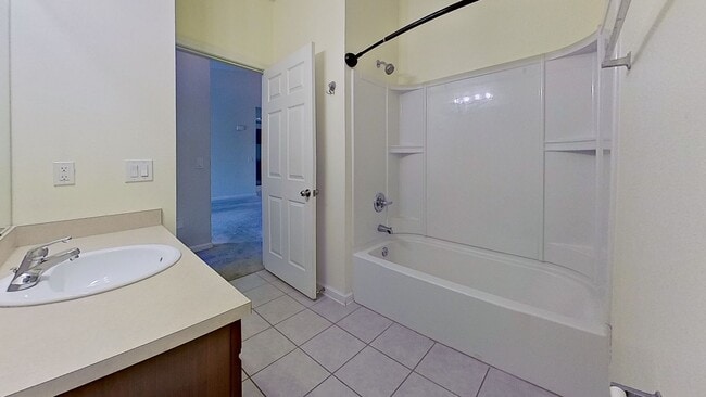 Building Photo - FIRST MONTH FREE OF RENT IF MOVE IN BY JUN...