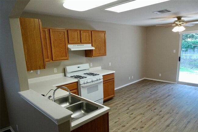 Building Photo - 736 Blair Ave