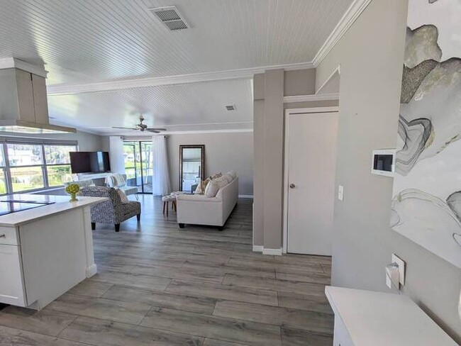 Building Photo - 79 N Meadow Dr