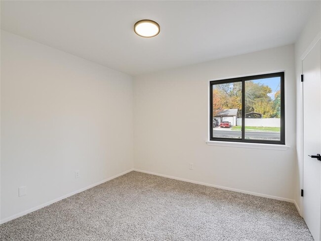 Building Photo - 10055 Woodland Village Dr