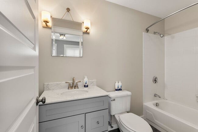 Building Photo - Year-round 3-Bedroom Home in Rockport