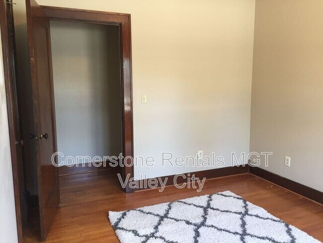 Building Photo - 253 College St SE