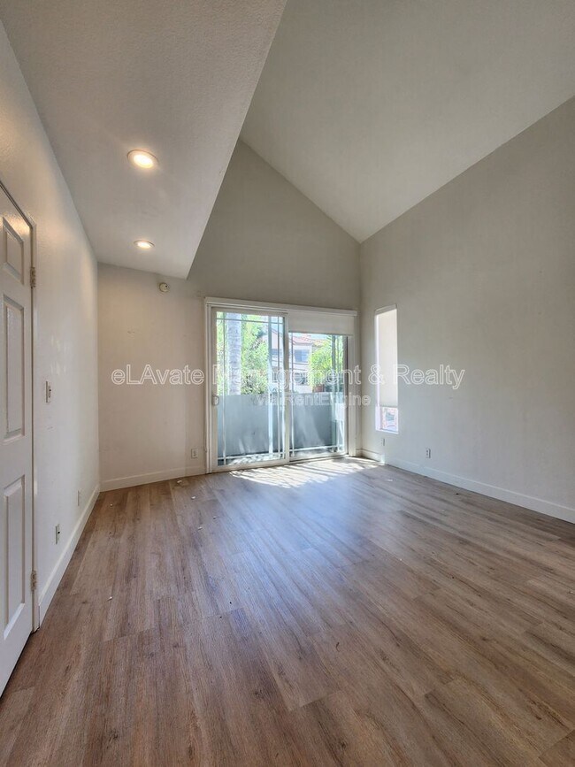 Building Photo - 14625 Dickens St