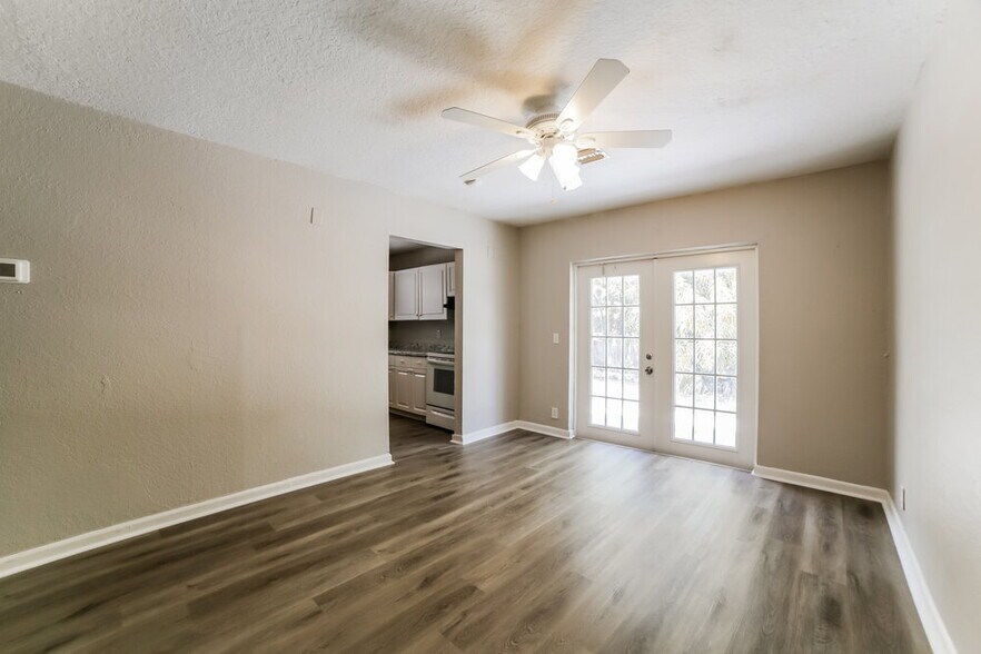 Building Photo - 521 SW 11th Dr