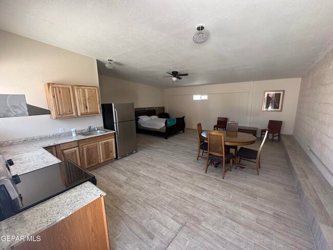 Building Photo - 4640 La Luz Ave