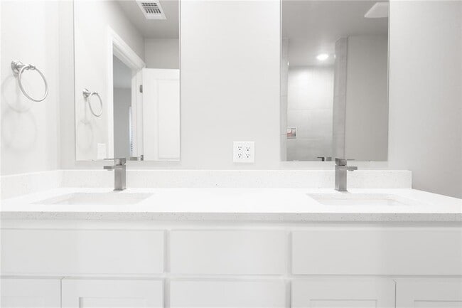Building Photo - 913 Westfall Dr