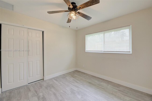 Building Photo - 610 N 31st Ct