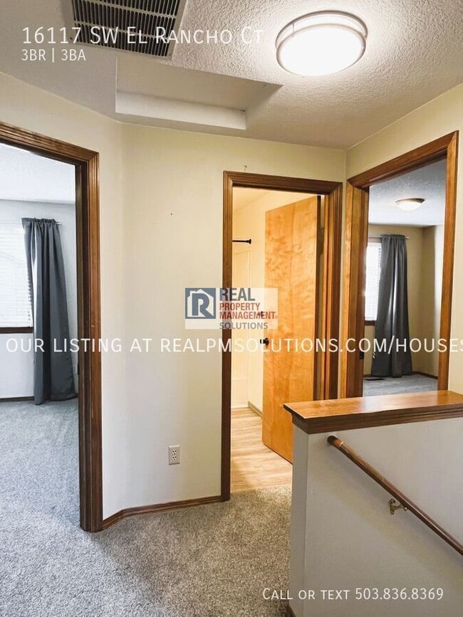 Building Photo - 16117 SW El Rancho Ct