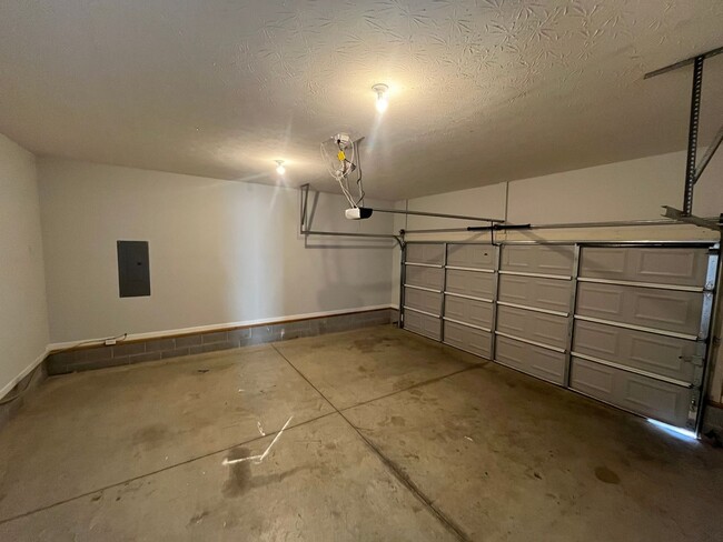 Building Photo - 3 BD 2 BA House