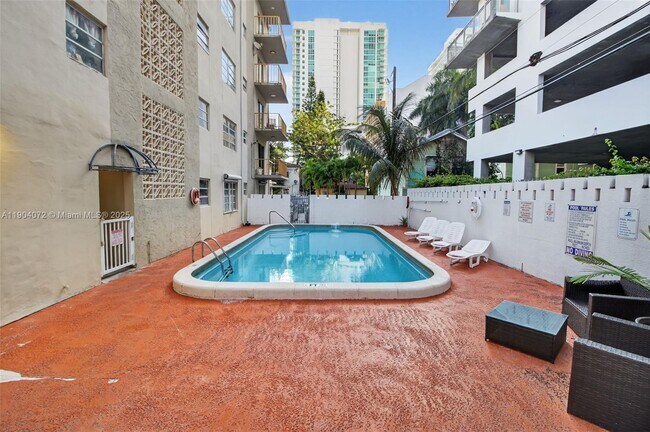 Building Photo - 500 NE 26th St