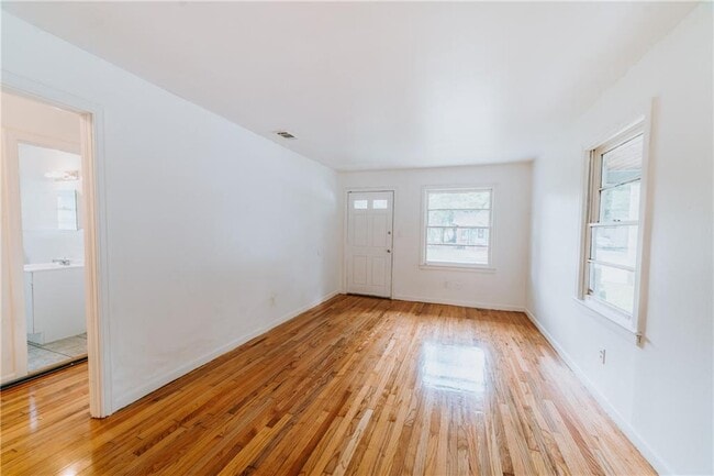 Building Photo - 55 Macks St