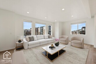 Building Photo - 140 E Lavalle-