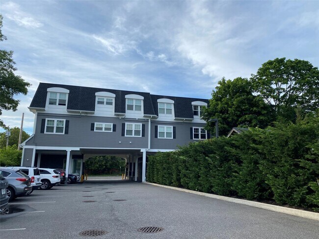 Building Photo - 840 Montauk Hwy
