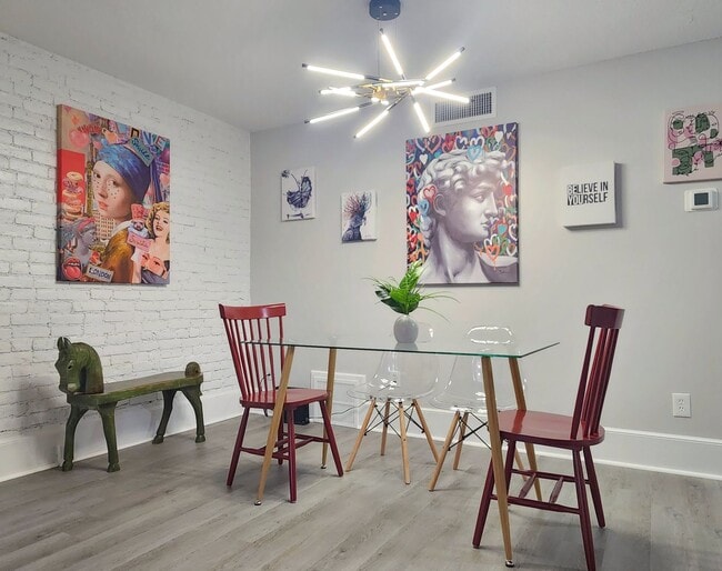 Building Photo - 70 Temple St
