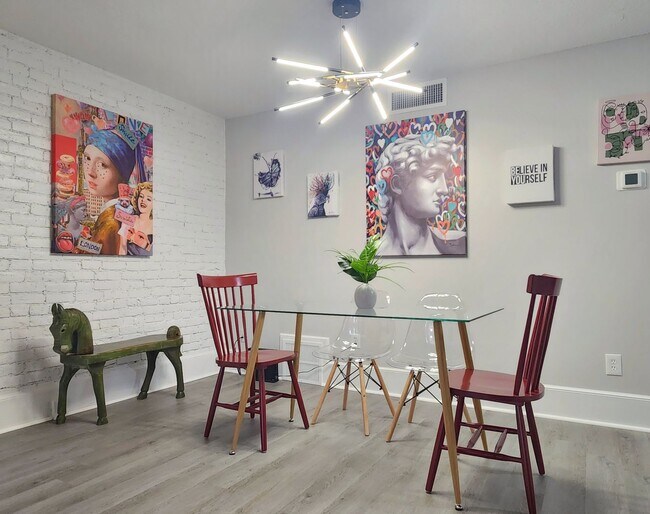 Building Photo - Brownstone charm! 1Bed1bath, first floor brownstone rowhouse condo. Prime location
