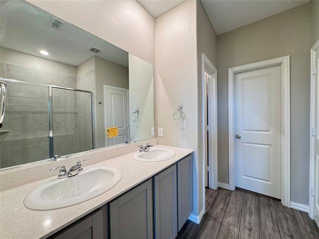 Building Photo - 3401 Riverside Dr