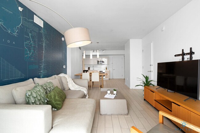 Primary Photo - 2602 E Hallandale Beach Blvd