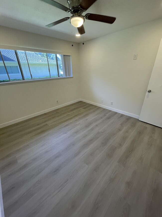 Building Photo - 2654 Victoria Ave