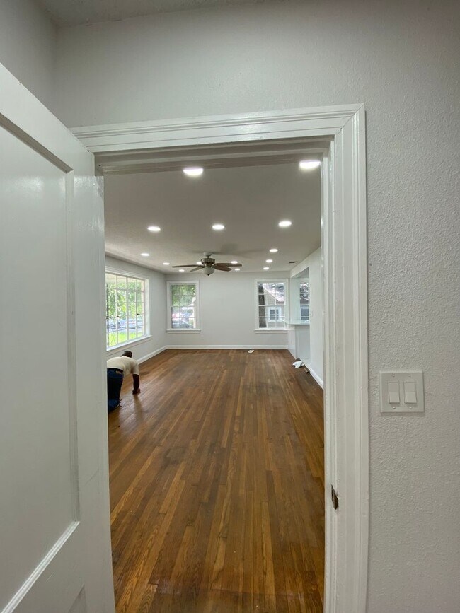 Building Photo - UT PRE LEASE: Charming 3 bed / 2 bath Hous...
