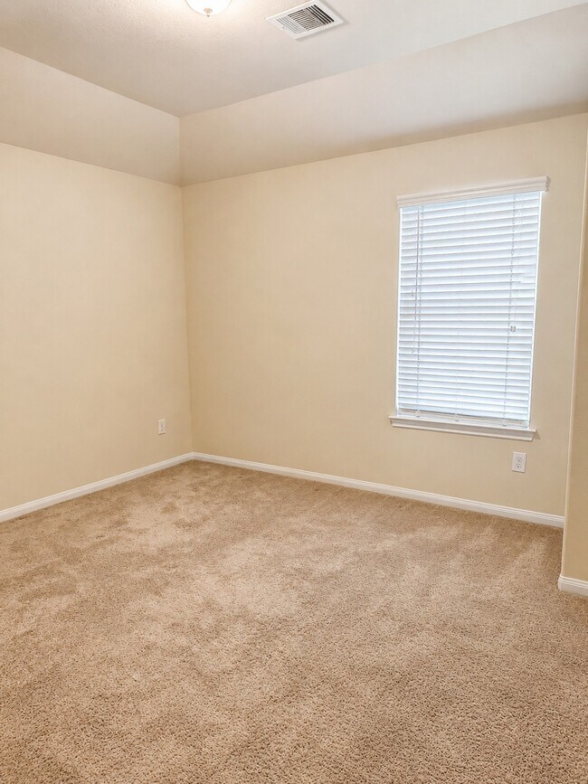 Building Photo - 24907 Diamond Ranch Dr