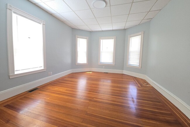 Building Photo - 48 Boylston St