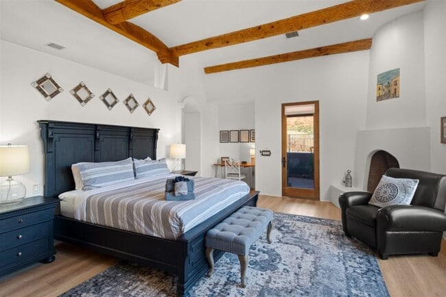 Building Photo - Breathtaking Luxury Home Basking in Sedona...
