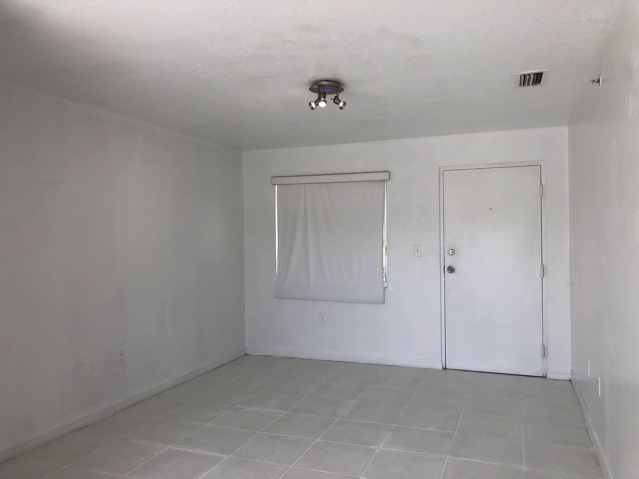 Building Photo - 1453 SW 3rd St