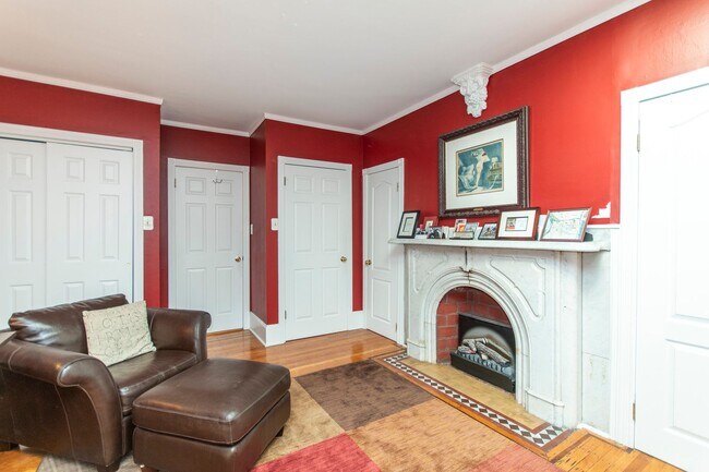 Building Photo - 1823 Pine St