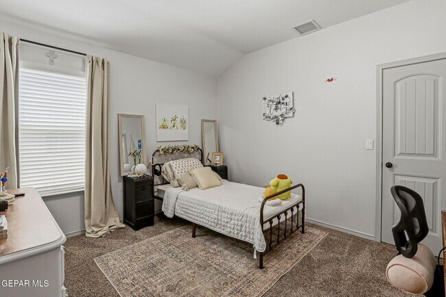 Building Photo - 14905 Tierra Escape Ave