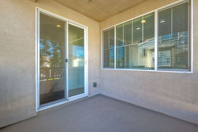 Building Photo - 3 bedroom and 4 bath home available in Otay Mesa