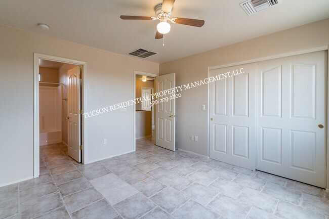 Building Photo - 4123 E Cameo Point Dr