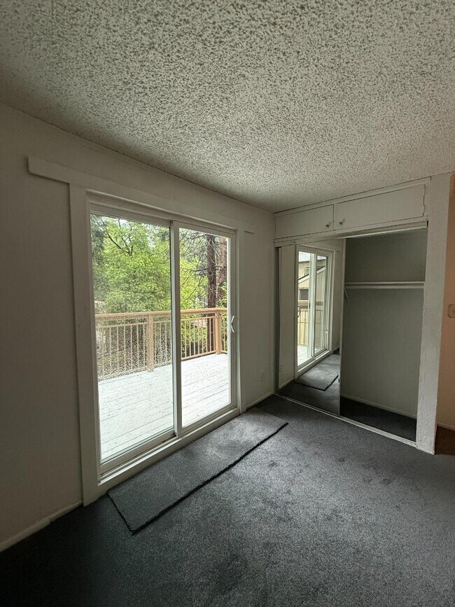 Building Photo - 767 Woodland Rd