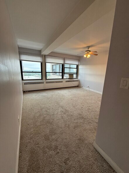 Building Photo - 4230 N Marine Dr