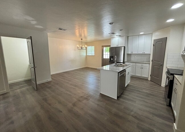 Building Photo - Powerline Townhomes