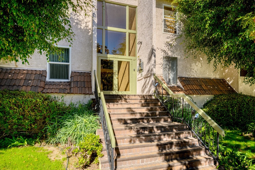 Building Photo - 409 Burchett St