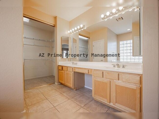 Building Photo - 522 N Kimberlee Way