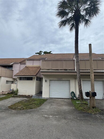 Building Photo - 834 NW 81st Way