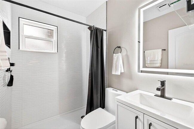 Building Photo - 5519 Commonwealth Ave N