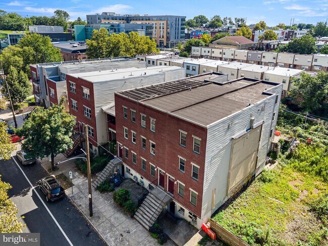 Building Photo - 1240 S 45th St